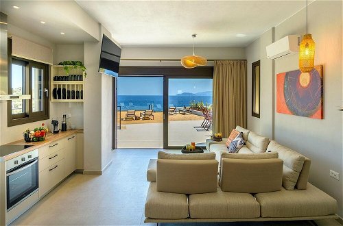 Foto 23 - Beachfront 2 Bedroom Villa With Jacuzzi