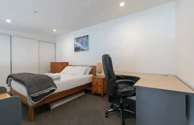 Roomy Loft 2 Bedroom w/ Free Parking Zodiak Stays - Foto 2