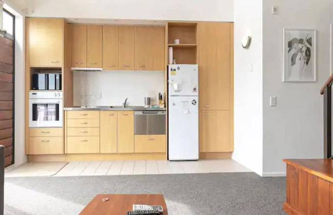 Roomy Loft 2 Bedroom w/ Free Parking Zodiak Stays - Foto 5