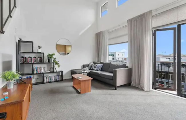 Roomy Loft 2 Bedroom w/ Free Parking Zodiak Stays - Foto 4