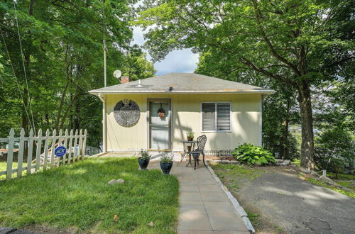 Foto 22 - Charming Danbury Cottage w/ Lake Kenosia Access