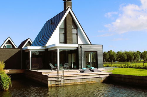 Photo 1 - Peaceful Villa on the Water in Stavoren