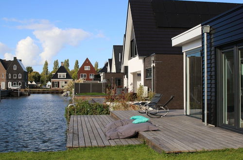 Photo 14 - Peaceful Villa on the Water in Stavoren