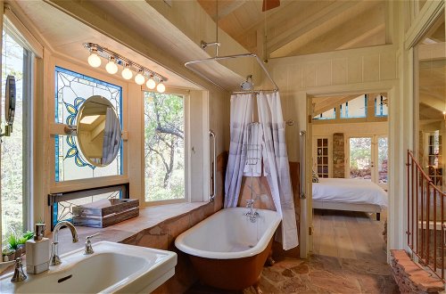 Foto 14 - Unique Sedona Home w/ Mountain Views & Guest House