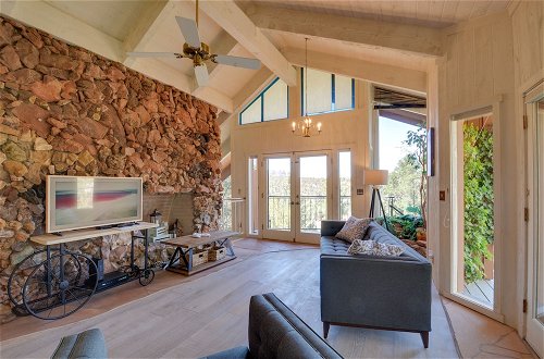 Foto 16 - Unique Sedona Home w/ Mountain Views & Guest House