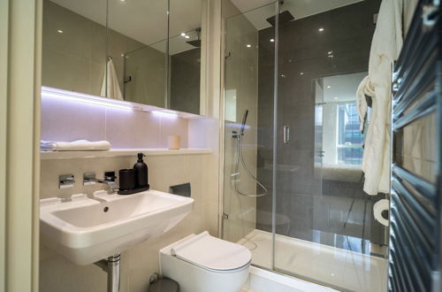 Foto 18 - Luxury 2-bed Croydon Apartment Near Gatwick