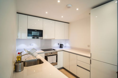 Foto 14 - Luxury 2-bed Croydon Apartment Near Gatwick