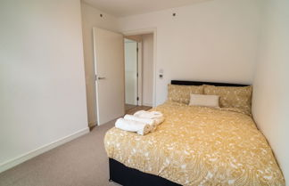 Photo 3 - Luxury 2-bed Croydon Apartment Near Gatwick