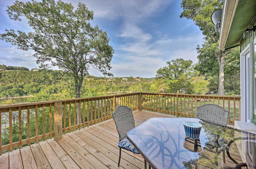 Photo 16 - Private Eureka Springs Retreat w/ Hot Tub