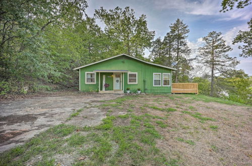 Photo 10 - Private Eureka Springs Retreat w/ Hot Tub