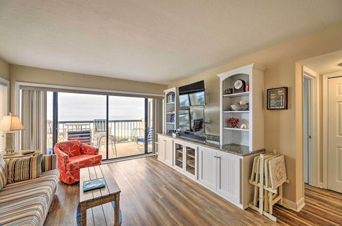 Foto 26 - Emerald Isle Condo w/ Direct Access to Ocean