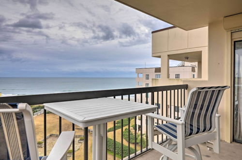 Foto 25 - Emerald Isle Condo w/ Direct Access to Ocean