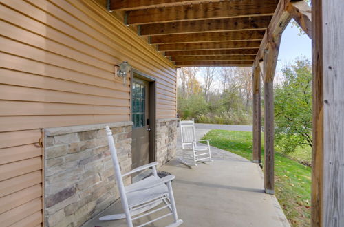 Photo 9 - Stunning Athens Home: Grill, Fire Pit, Pool Access