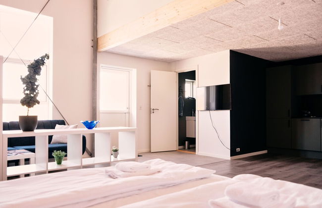 Studio Apartment | Unique Location | Stunning View - Photo 4