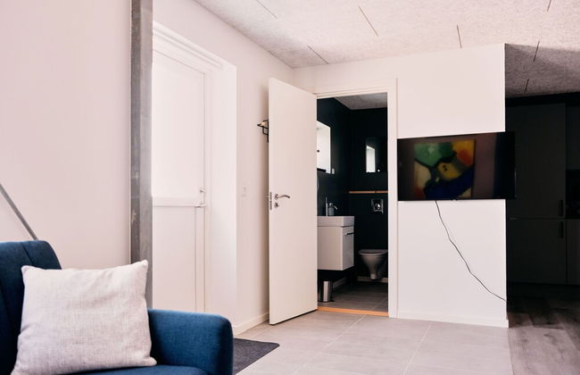 Studio Apartment | Unique Location | Stunning View - Photo 6