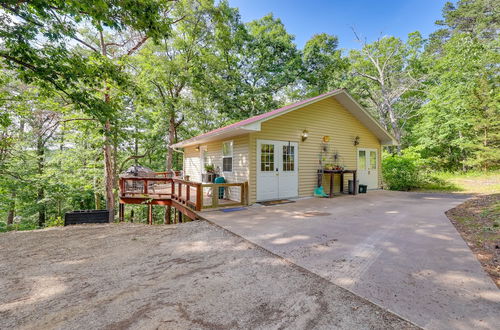 Foto 20 - Secluded Ozark Mtn Cottage w/ Wraparound Deck