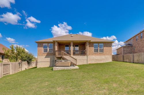 Foto 7 - Modern Round Rock Retreat w/ Private Hot Tub