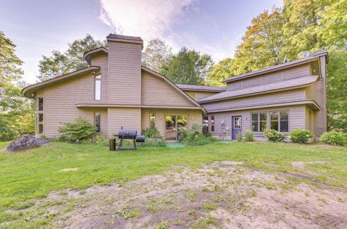 Foto 20 - Spacious Villa Retreat: 4 Mi to Lake Charlevoix