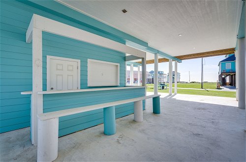 Photo 2 - Crystal Beach House With Deck, Steps to the Water