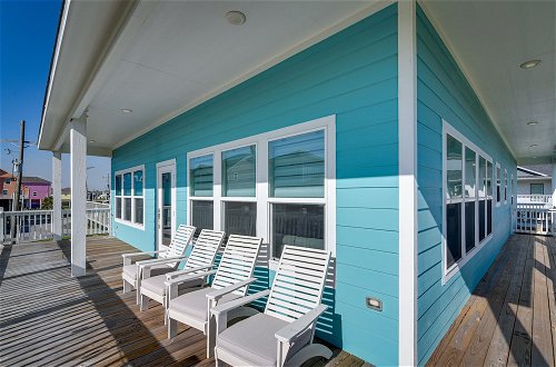 Photo 9 - Crystal Beach House With Deck, Steps to the Water
