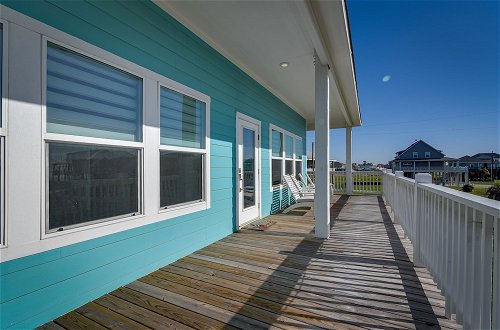Photo 20 - Crystal Beach House With Deck, Steps to the Water