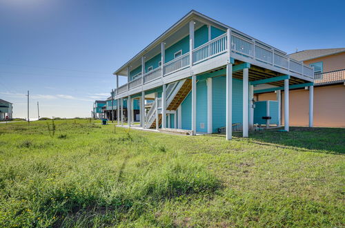 Photo 18 - Crystal Beach House With Deck, Steps to the Water