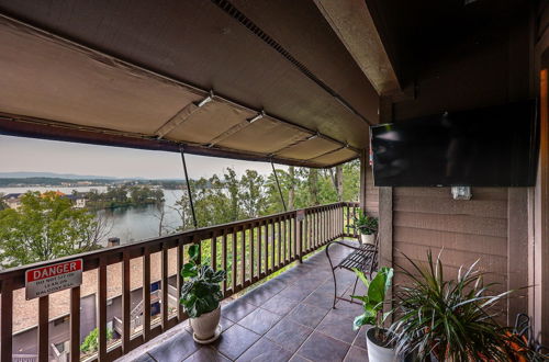 Photo 6 - Luxury Lakefront Hot Springs Condo w/ Pools