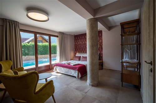 Photo 19 - Evritos Villas & Suites with Pool