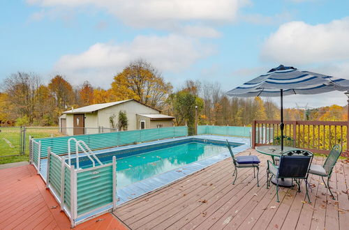 Foto 3 - Pet-friendly Ohio Escape w/ Pool, Deck & Fire Pit