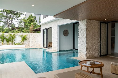 Photo 38 - Sunrise City View Villa 9 Bedrooms with a Heated Private Swimming Pool