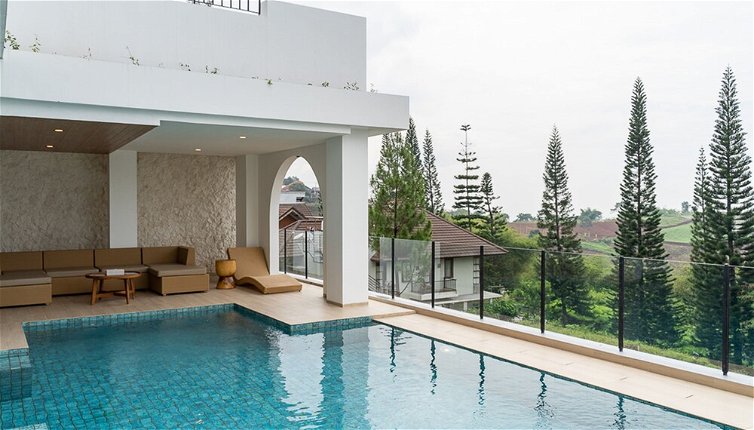Photo 1 - Sunrise City View Villa 9 Bedrooms with a Heated Private Swimming Pool