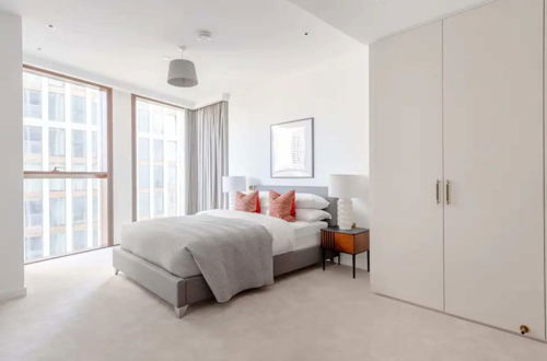 Photo 4 - Luxurious 2 Bedroom Flat by the River Thames - Vauxhall