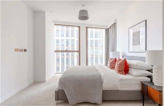 Photo 1 - Luxurious 2 Bedroom Flat by the River Thames - Vauxhall