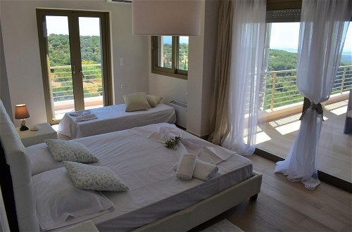 Foto 14 - Luxury Modern Villa - Stunning Panorama