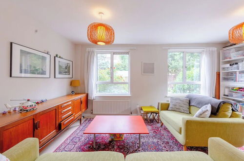 Photo 9 - Fun & Family Friendly 2BD Flat - Bethnal Green