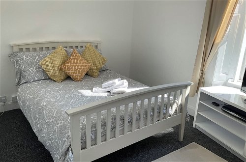 Photo 2 - Immaculate 1-bed Apartment in Largs