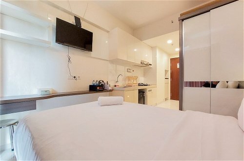 Photo 13 - Minimalist Designed And Homey Stay Studio At Sky House Bsd Apartment