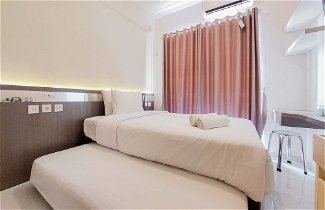 Foto 2 - Minimalist Designed And Homey Stay Studio At Sky House Bsd Apartment