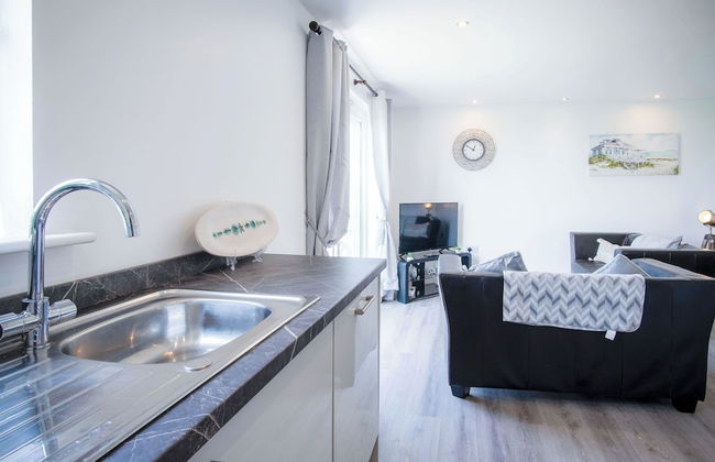 Beach View - 2 Bed Apartment - Llanelli - Foto 14