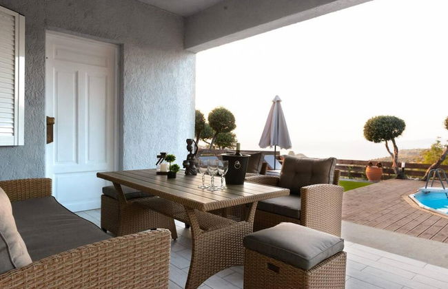 Sunset Bliss Villa in Karteros - Photo 2