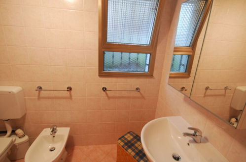 Photo 9 - Well Located Apartment With Swimming Pool in Lignano