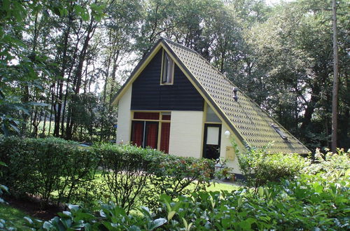 Foto 30 - Attractive Holiday Home with Large Garden near Zwolle