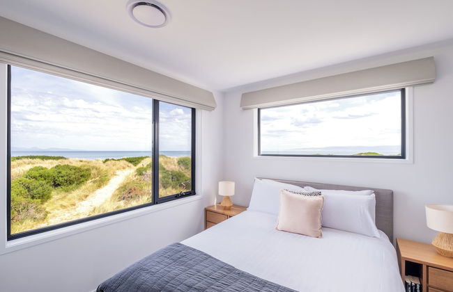 Coast Beachfront Retreat - Photo 5