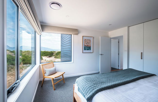 Coast Beachfront Retreat - Photo 2