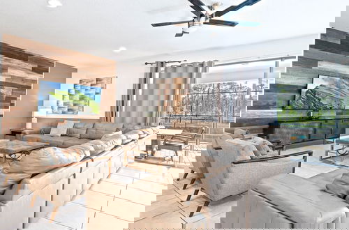 Photo 17 - Bright & Spacious Home With Private Pool