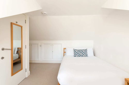 Photo 4 - Spacious Apartment Near Portobello Road