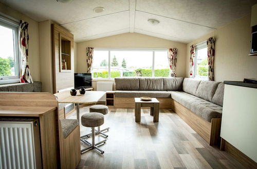 Photo 3 - Chalet With a Terrace in a Beautiful Setting