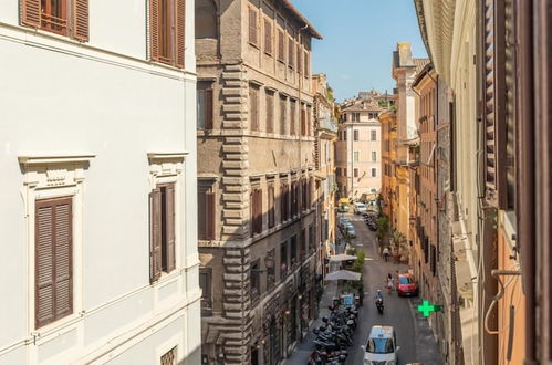 Photo 19 - Campo de Fiori Large and Beautiful Apartment