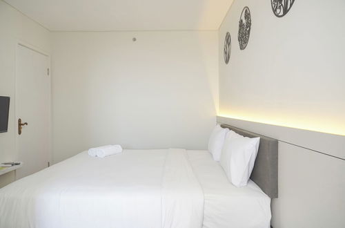 Photo 2 - Comfort Stay 2Br At Daan Mogot City Apartment