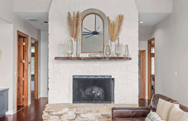 Luxurious Lake Park House: Sleeps 25, Pool, Hot-tub, Firepit and Game Room! - Foto 24